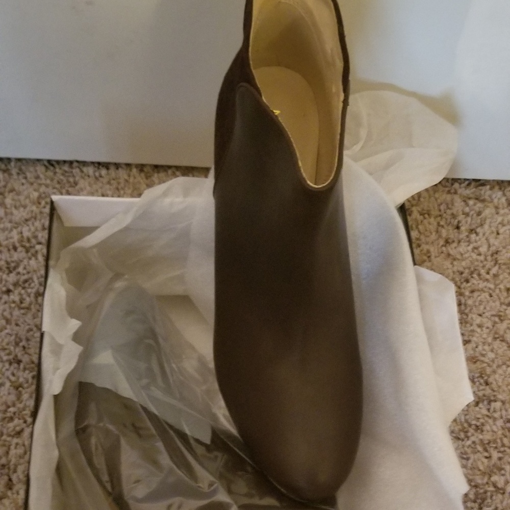 Boot - Picture 2 of 2